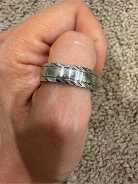 Twisted Edge Men's Band - Silver